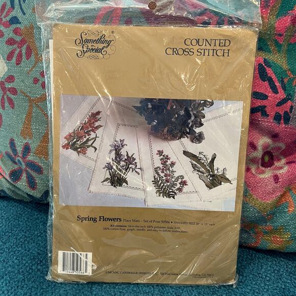 Vintage 1990 Cross Stitch Kit Floral Spring Flowers Set of 4 Placemats - Picture 1 of 10